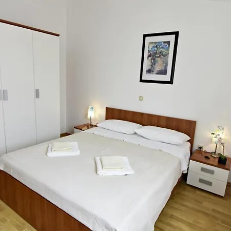 Klimatisierte In Tar Mit Grill, Gemeinschaftlichem Pool Und Garten Apartament *