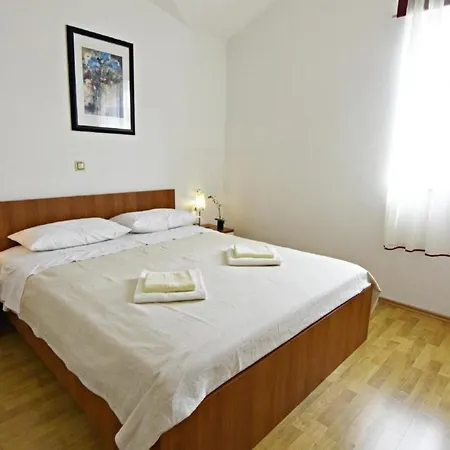 Apartament Klimatisierte In Tar Mit Grill, Gemeinschaftlichem Pool Und Garten Poreč