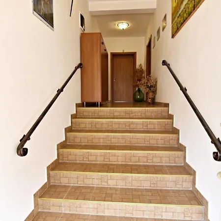 Klimatisierte In Tar Mit Grill, Gemeinschaftlichem Pool Und Garten Apartament *