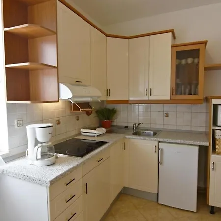 Apartmán Klimatisierte In Tar Mit Grill, Gemeinschaftlichem Pool Und Garten Poreč