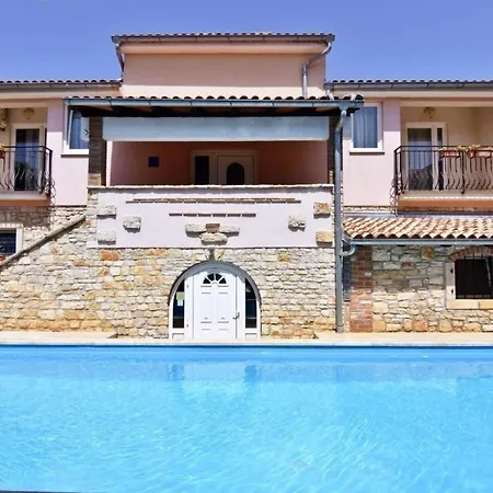 Klimatisierte In Tar Mit Grill, Gemeinschaftlichem Pool Und Garten Apartmán Poreč